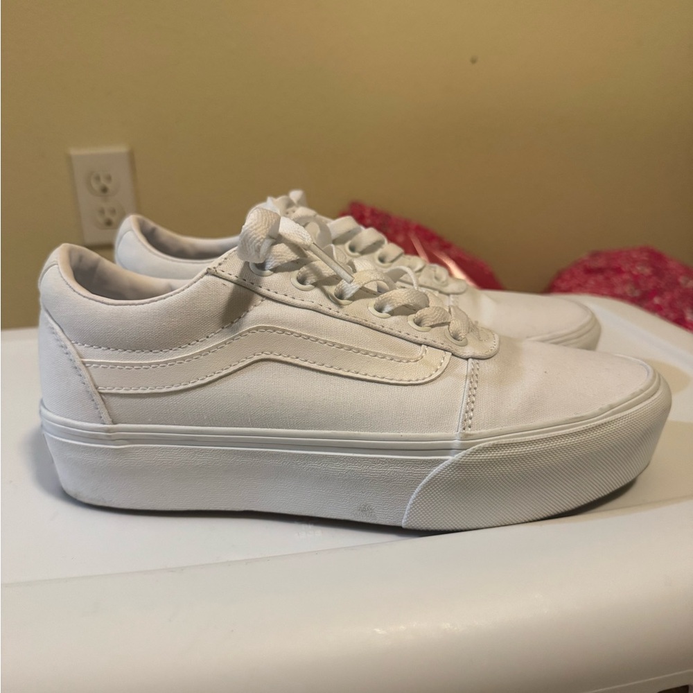 Women’s Classic White Low-Top Canvas Sneakers